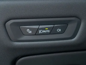 Car image 32