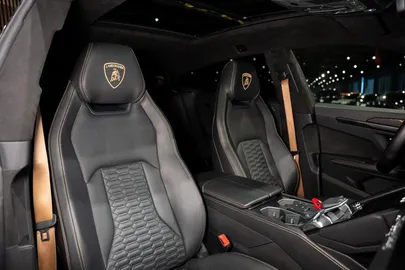 Car image 40