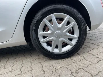 Car image 24