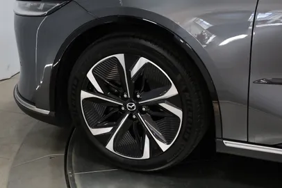 Car image 26