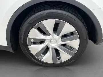 Car image 36