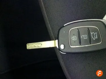 Car image 26