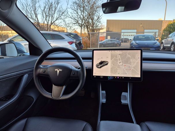 Tesla Model 3 Plus 208 kW image number 8