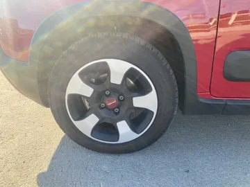 Car image 15