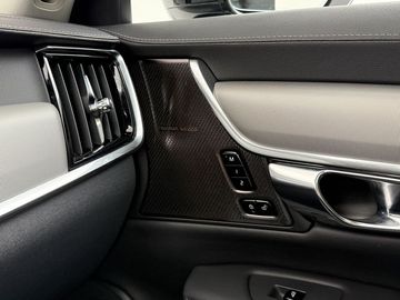 Car image 32