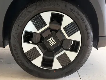 Car image 27
