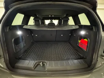 Car image 33