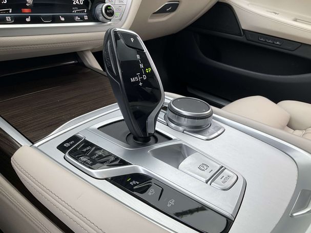 BMW 730d xDrive 196 kW image number 24