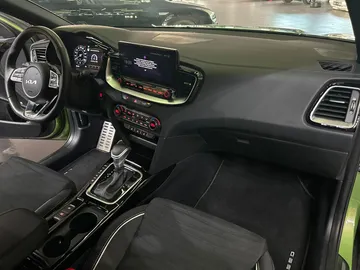 Car image 27