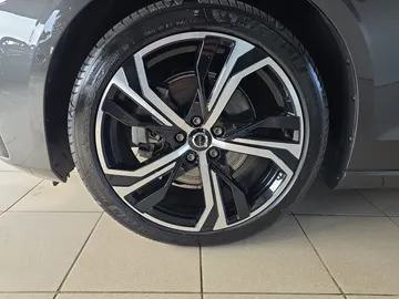 Car image 35