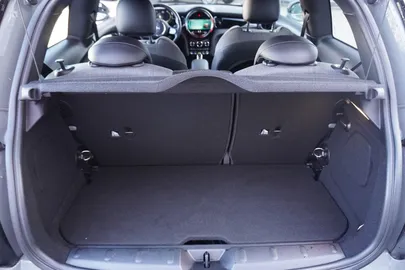 Car image 27