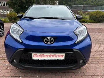 Car image 3