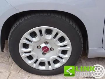 Car image 13
