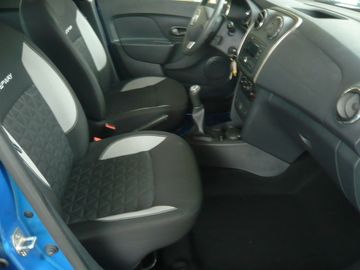 Car image 11