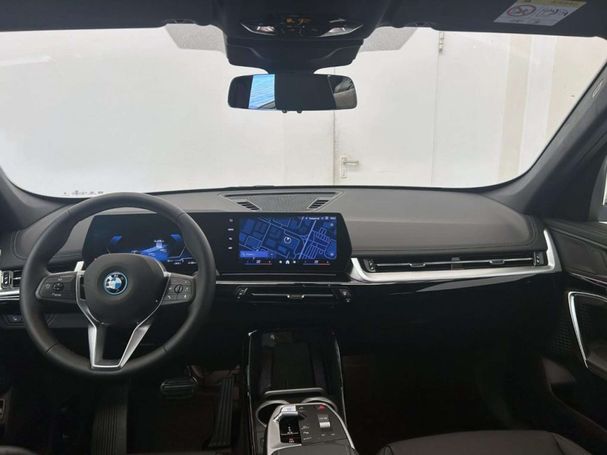 BMW iX1 eDrive20 150 kW image number 11