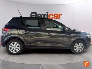 Car image 4