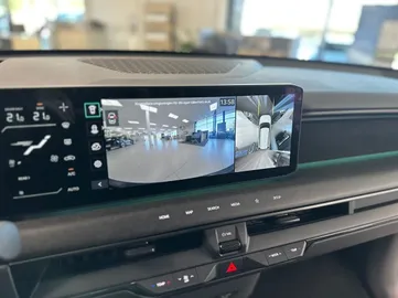 Car image 24