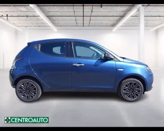 Car image 4