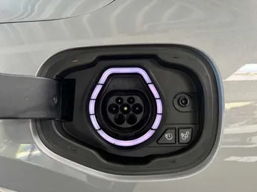 Car image 33