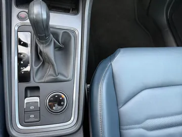 Car image 32