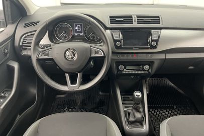 Car image 12