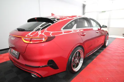 Car image 4