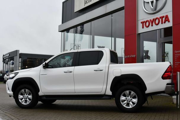 Toyota Hilux D Double Cab 2.4 4D Professional 110 kW image number 3