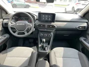 Car image 16