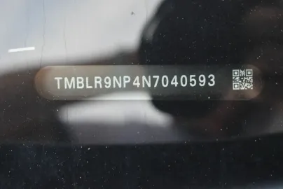 Car image 28