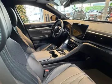 Car image 27