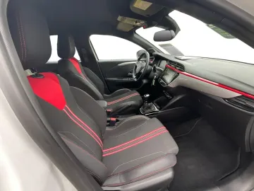 Car image 17