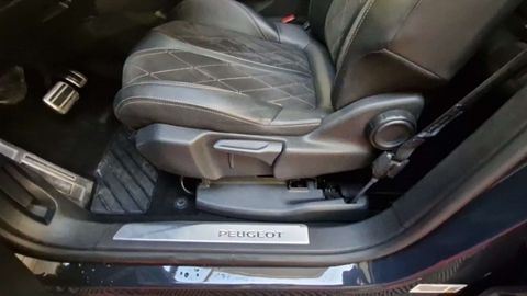 Car image 30