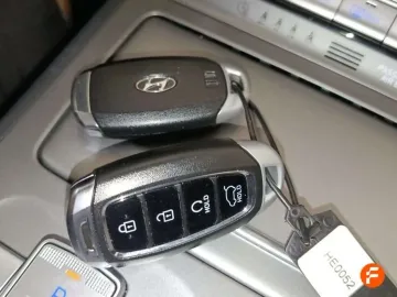Car image 26