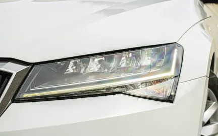 Car image 26