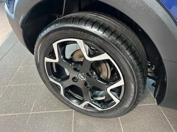 Car image 27