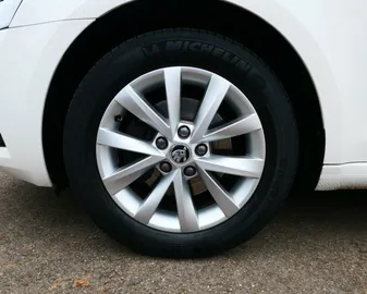 Car image 22