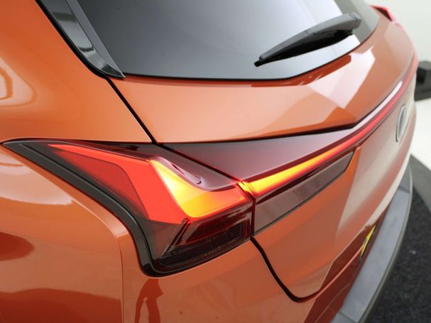 Lexus UX 250h 135 kW image number 22