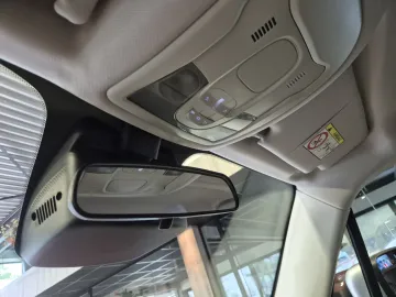 Car image 40