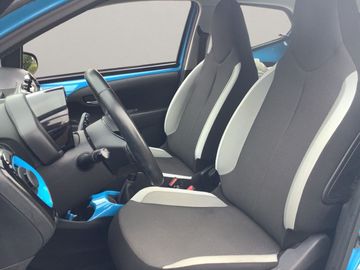 Car image 11