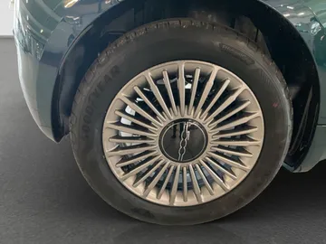 Car image 17