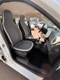 Car image 27