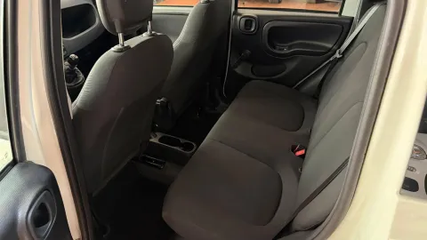 Car image 18
