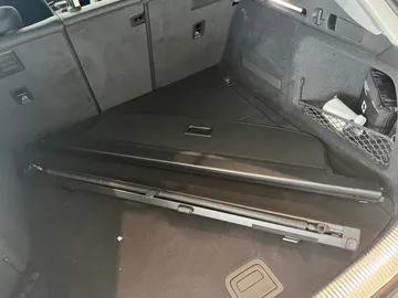 Car image 32