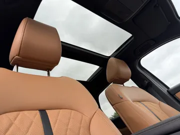Car image 29