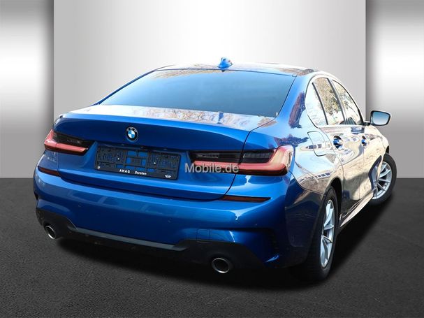 BMW 320i 135 kW image number 2