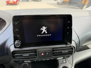 Car image 43