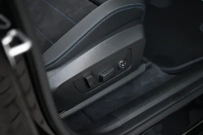 Car image 32