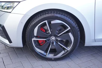 Car image 36