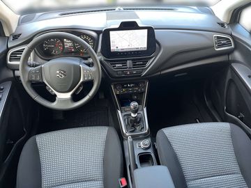 Car image 11