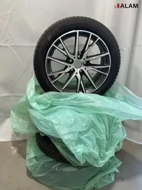 Car image 32